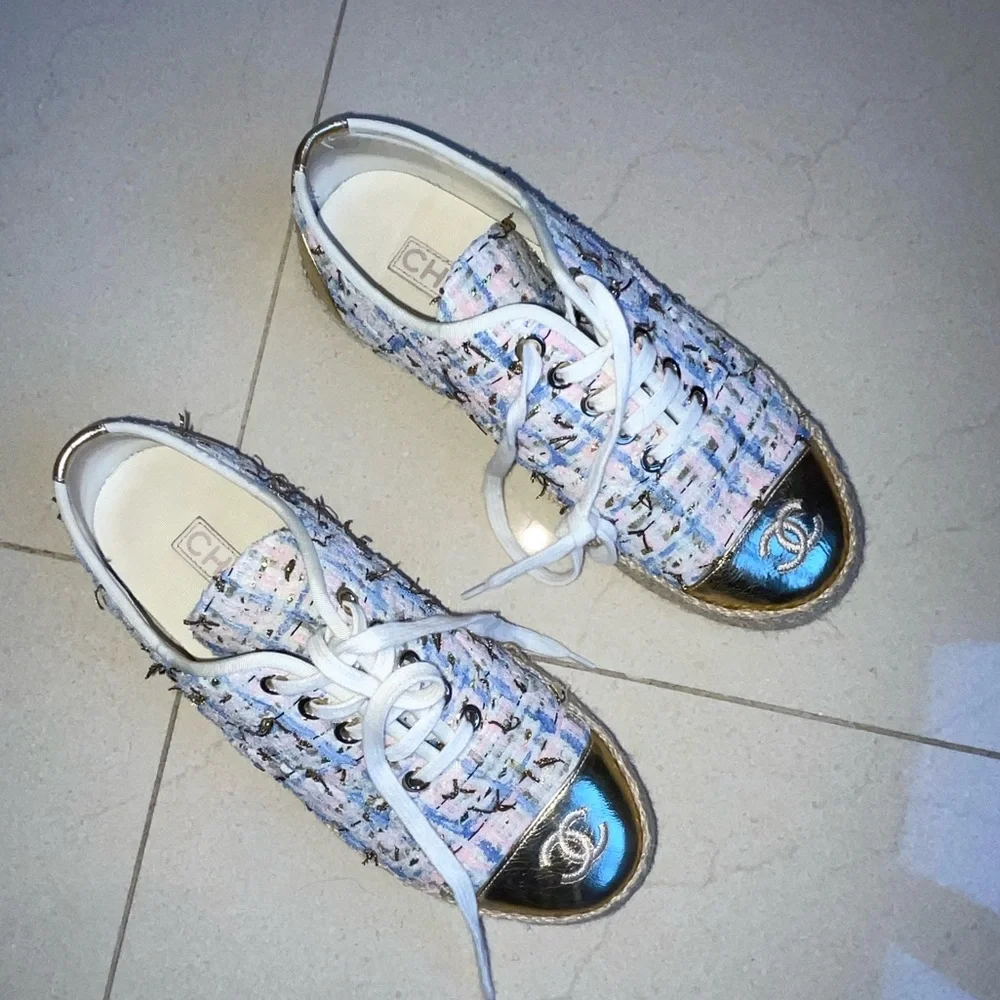 Shoes - Picture 2 of 8